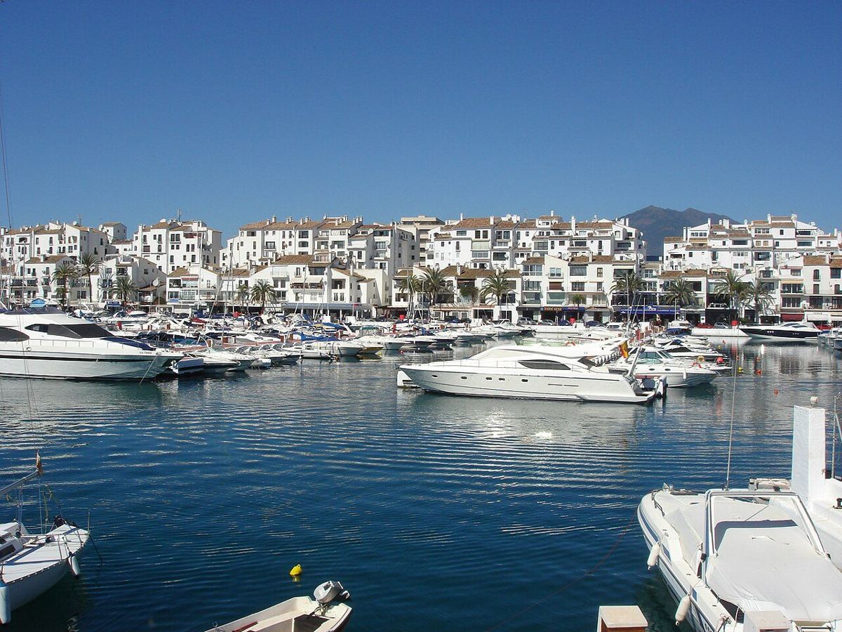 Puerto Banús — destination photograph
