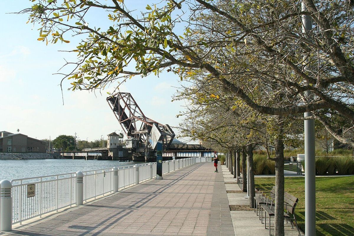 Tampa Riverwalk — destination photograph